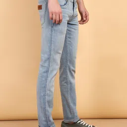Wrangler Men Skanders Slim Fit Low-Rise Clean Look Stretchable Jeans image 2