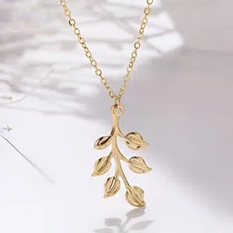 Goho Gold-Plated Leaf Pendant with Chain image 3