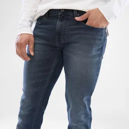 SPYKAR Men Slim Fit Low-Rise Light Fade Clean Look Stretchable Jeans image 5