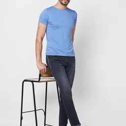 GIORDANO Men Slim Fit Light Fade Clean Look Stretchable Jeans image 5