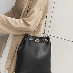 claspnclutch Women Black Tote image 3