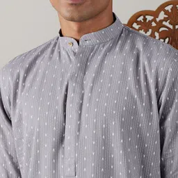 SHVAAS by VASTRAMAY Geometric Woven design Regular Pure Cotton Sustainable Kurta With Pyjamas image 2