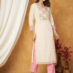 Label Khoj Floral Embroidered Kurta with Trouser And Dupatta image 5