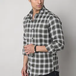 tanip Men Slim Fit Checkered Spread Collar Casual Shirt image 3