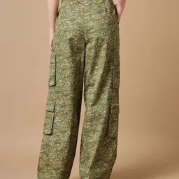 bewakoof Women Cargos image 3