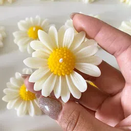 artcollections Sun Flower/Daisy Floating Candle (100% Soya Wax & Scented Candle) Candle image 3