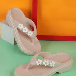 zapatoz Women Slides image 3