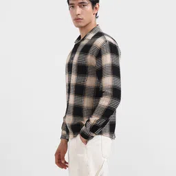 the indian garage co. Men Relaxed Fit Fit Self Design Cut Away Collar Casual Shirt image 3