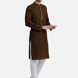 PAROKSH Men Brown Indie Prints Dobby Handloom Kurta image 4