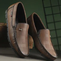 AARAVIN'S Men Textured Loafers-picture-16