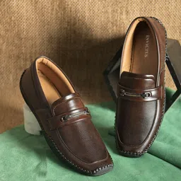 INVICTUS Men Textured Loafers-picture-13