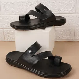 Walkfree Men Textured Comfort Sandals-image-3