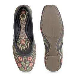 Shezone Embroidered Square Toe Ethnic Mojaris image 4