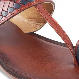 Mochi Women Textured One Toe Flats image 5