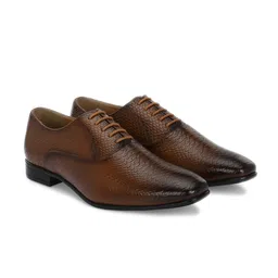 INVICTUS Men Textured Formal Oxfords image 4