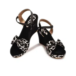 Action Printed Wedge Heels image 5