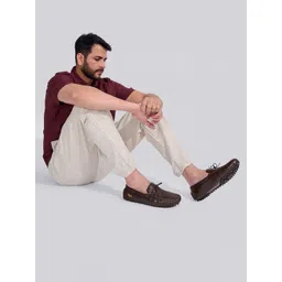 NEEMANS Men Textured Bow Detail Driving Shoes image 5