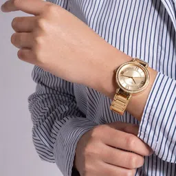 GUESS Women Embellished Dial & Bracelet Style Straps Analogue Watch GW0588L1 image 3