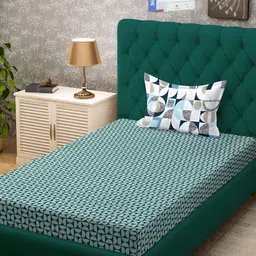 KLOTTHE Green Geometric Printed 300 TC Single Bedsheet Set in Book Fold Packing image 1