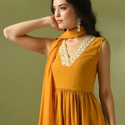 Sangria Floral Embroidered Sleeveless Straight Kurta With Trousers & Duppatta image 2