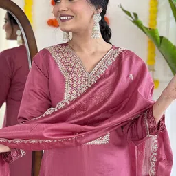 PARNAVI Women Floral Embroidered Regular Thread Work Chanderi Cotton Kurta with Trousers & With Dupatta image 4