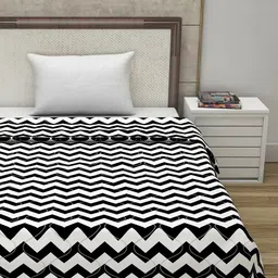 Divine Casa White & Black Geometric Heavy Winter 110 GSM Single Bed Comforter image 2