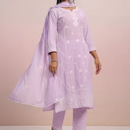 SCAKHI Floral Embroidered Notch Neck Thread Work Straight Kurta With Trousers & Dupatta image 3