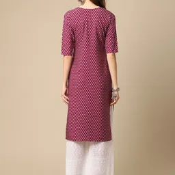 7threads KALINI Women Pack of 2  Ethnic Motifs Printed Crepe Kurta image 5