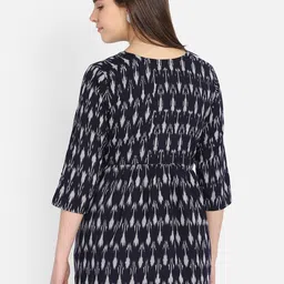 Resha Ethnic Motifs Printed Pure Cotton Pleated Kurti image 3