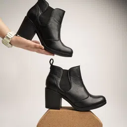 Shoetopia Girls Black Solid Block Heeled Boots-image-32