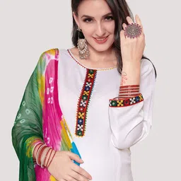 Mom For Sure by Ketki Dalal Embroidered Round Neck Straight Maternity Kurtas With Dupatta image 3