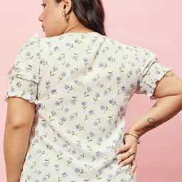 Berrylush Curve Plus Size White Floral Printed Puff Sleeve Top image 4