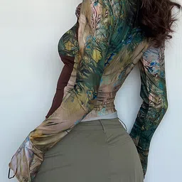 LULU & SKY Print Long Sleeves V-Neck Crop Top image 5