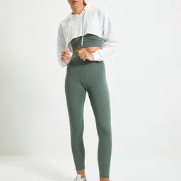 Trendyol Hooded Long Sleeves Crop Sweatshirt image 5