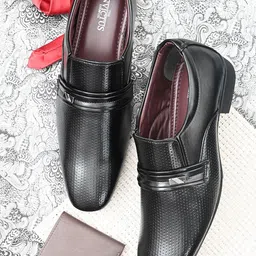 INVICTUS Men Black Solid Formal Slip On Shoes-picture-18