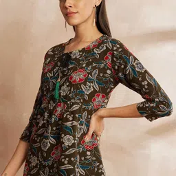 all about you Floral Printed Tie-Up Neck Tunic image 3