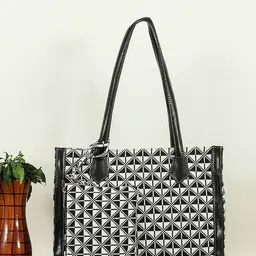 Bagsy Malone Women Geometric Printed Swagger Tote Bag-image-27