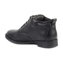 XHUGOY Men Black Textured Flat Boots image 5