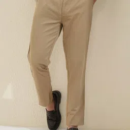 HIGHLANDER Men Solid Mid Rise Tapered Fit Regular Trousers image 1