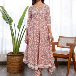 PHEETA Women Orange Floral Printed Pure Cotton Kurta with Trousers-image-2