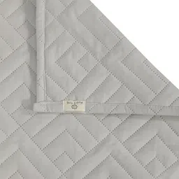 KLOTTHE Grey Geometric Double King Bed Cover With 2 Pillow Covers image 4