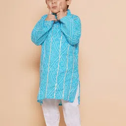 Aj DEZInES Boys Bandhani Printed Band Collar Gotta Patti Pure Cotton Kurta With Pyjamas image 4