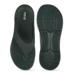 NEOZ Men Textured Thong Flip-Flops image 5