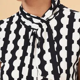 Annabelle by Pantaloons Floral Printed Short Sleeves Shirt Style Top image 4