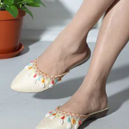 deera Women Bellies Sandal image 2