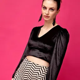 Popwings V-Neck Cuffed Sleeves Velvet Crop Top image 2