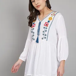 SAAKAA Floral Embellished Top image 4