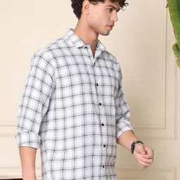 metronaut Men Regular Fit Solid Spread Collar Casual Shirt image 5