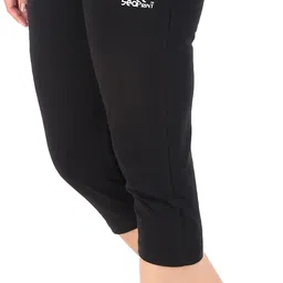 seaprint Women Maroon Capri image 3