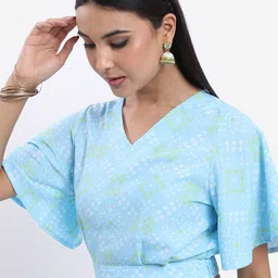 Vishudh Blue Floral Printed Flared Sleeves Blouson Crop Top image 3